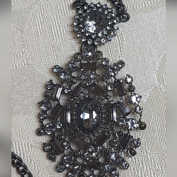 ANN TAYLOR Vintage Silver Tone Victorian Pendant Necklace - Picture 8 of 8